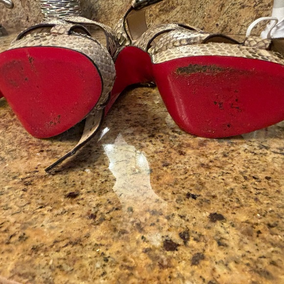 Beautiful authentic shoes Excellent condition. Cream and grey very comfortable - Picture 3 of 7